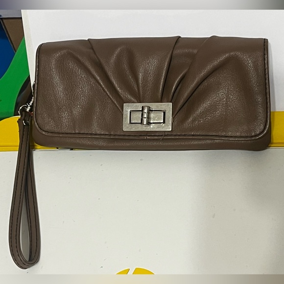 lululemon athletica Handbags - 🎁 AC* Brown LuLu Wallet